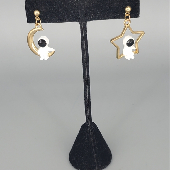 Astronaut Goldtone Moon Star Earrings and Goldtone Turquoise Bracelet Set - Picture 2 of 10